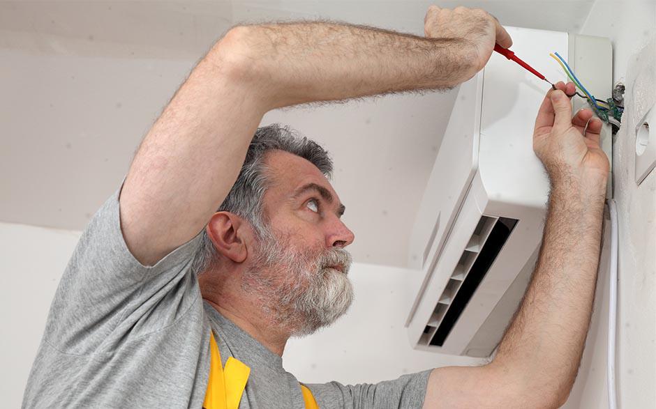 travail électricien Paris 1
